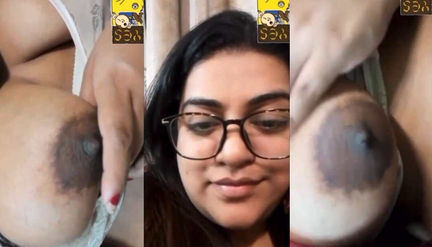Desi girl showing boobs on video call